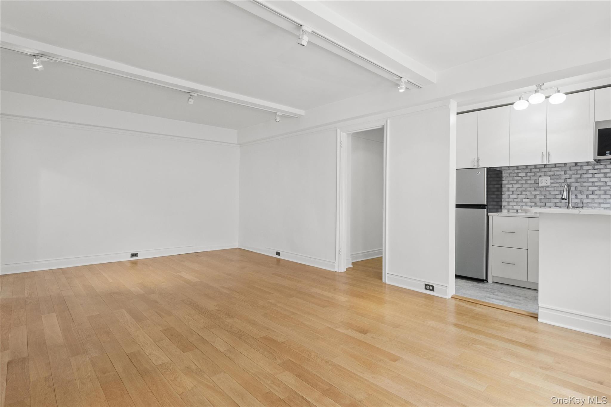 319 E 50 Street, Unit 10L photo 5