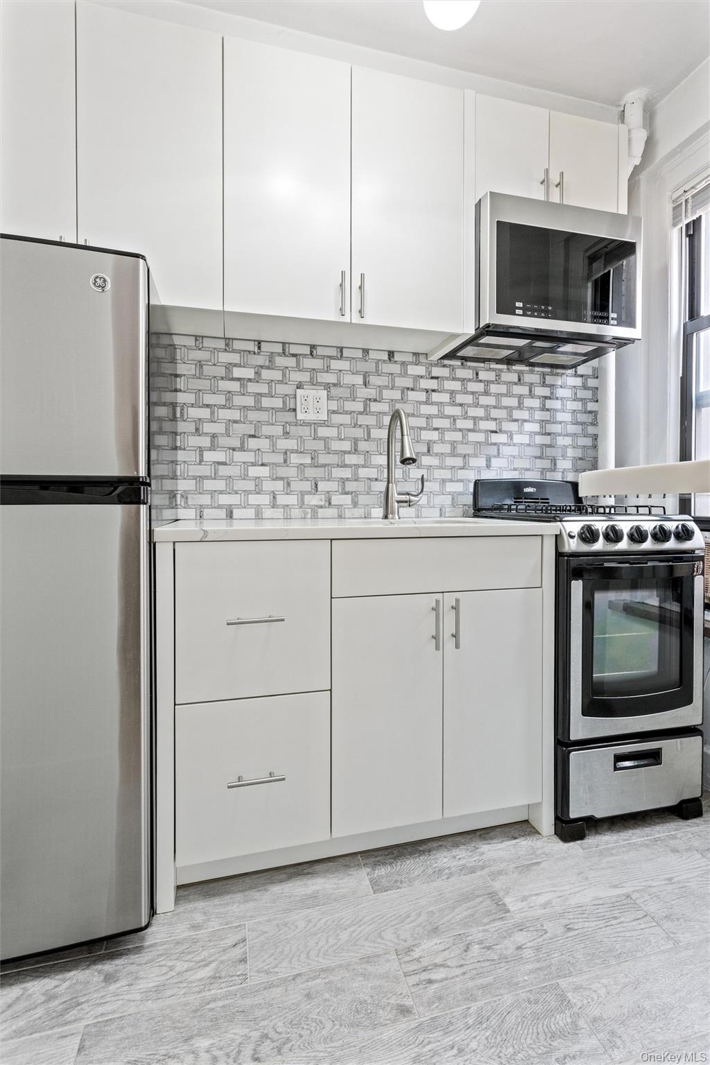 319 E 50 Street, Unit 10L photo 6