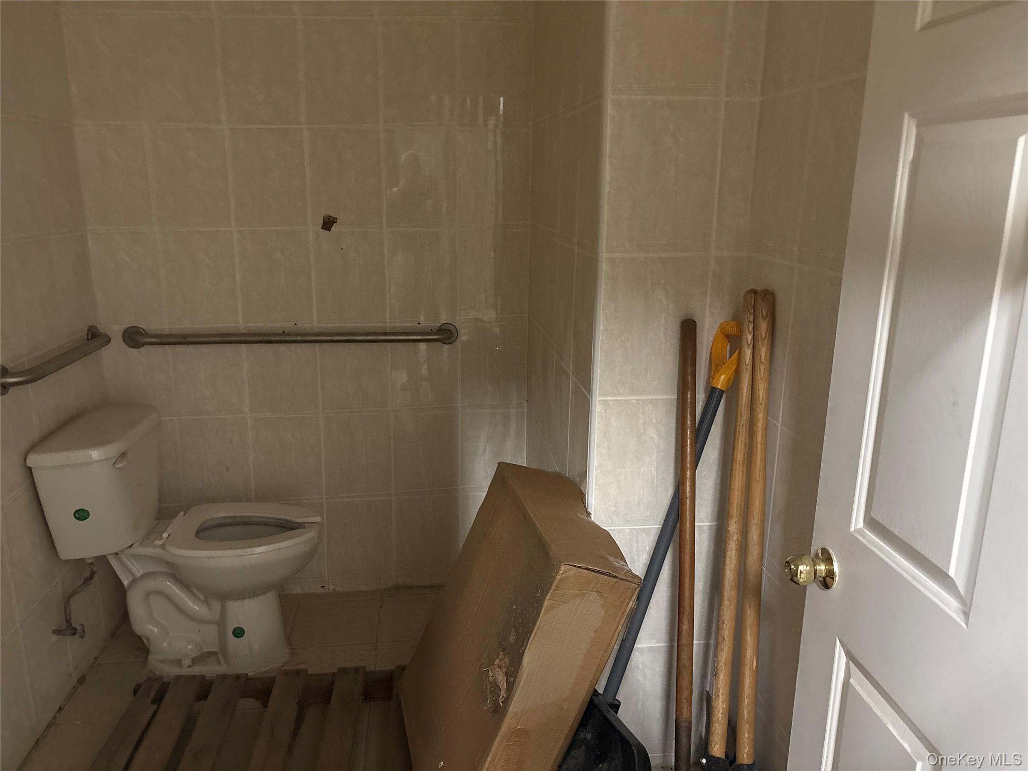 563 Johnson Avenue – For Rent photo 6