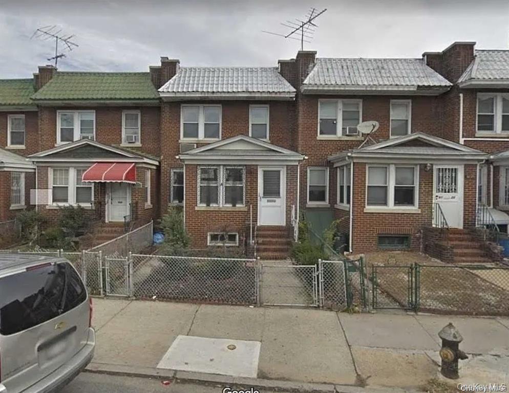 6123 Saunders Street – For Sale
