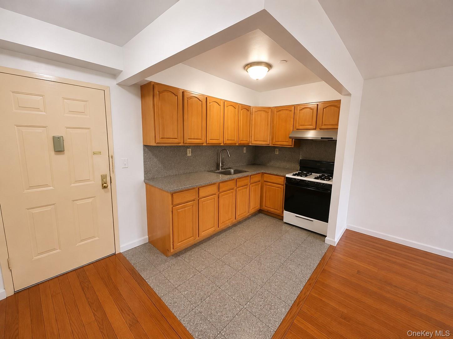 35-06 Leavitt Street, Unit 4F photo 28