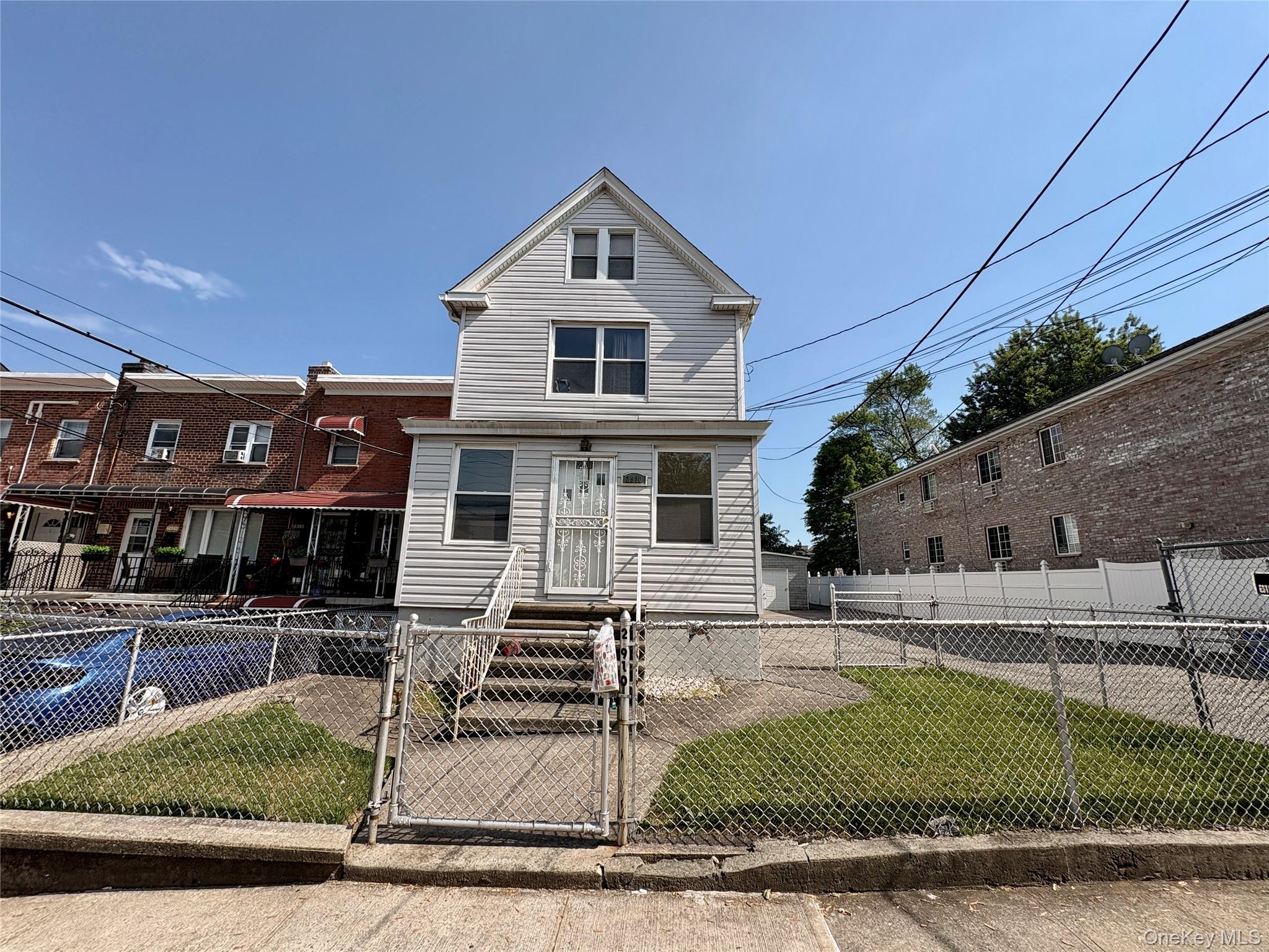 2910 Baisley Avenue – For Sale