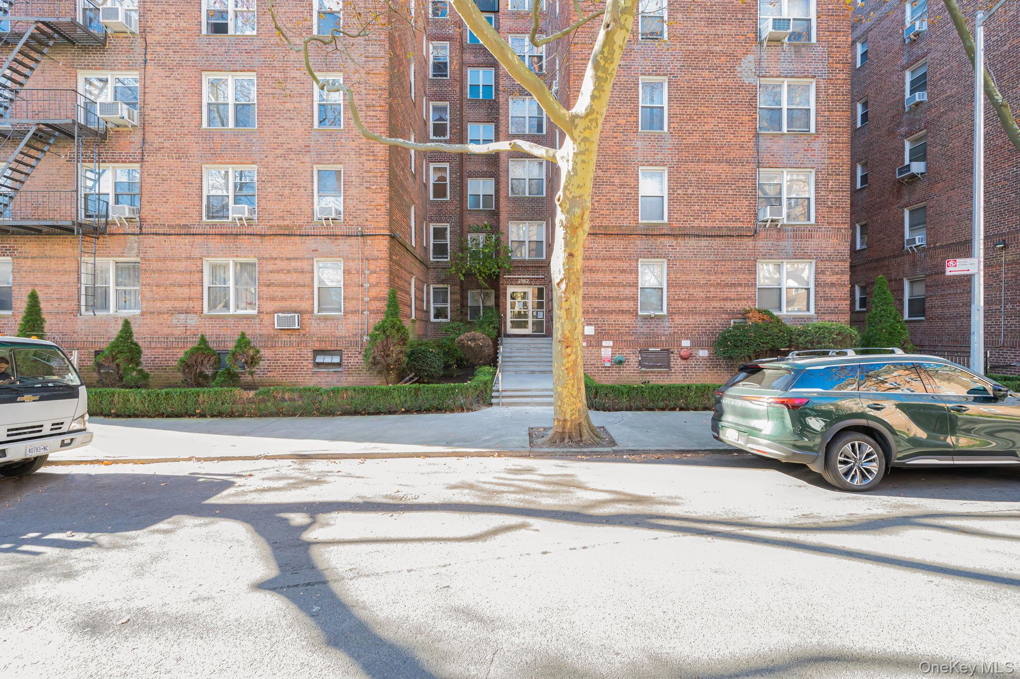 2552 E 7 Street, Unit 1H photo 2