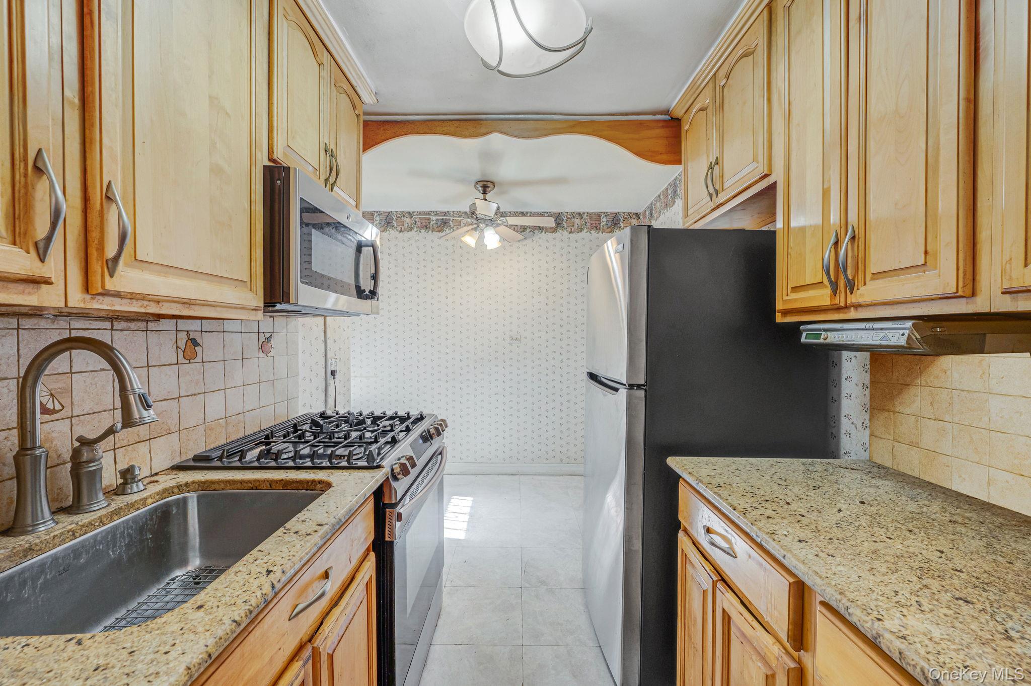 2552 E 7 Street, Unit 1H photo 13