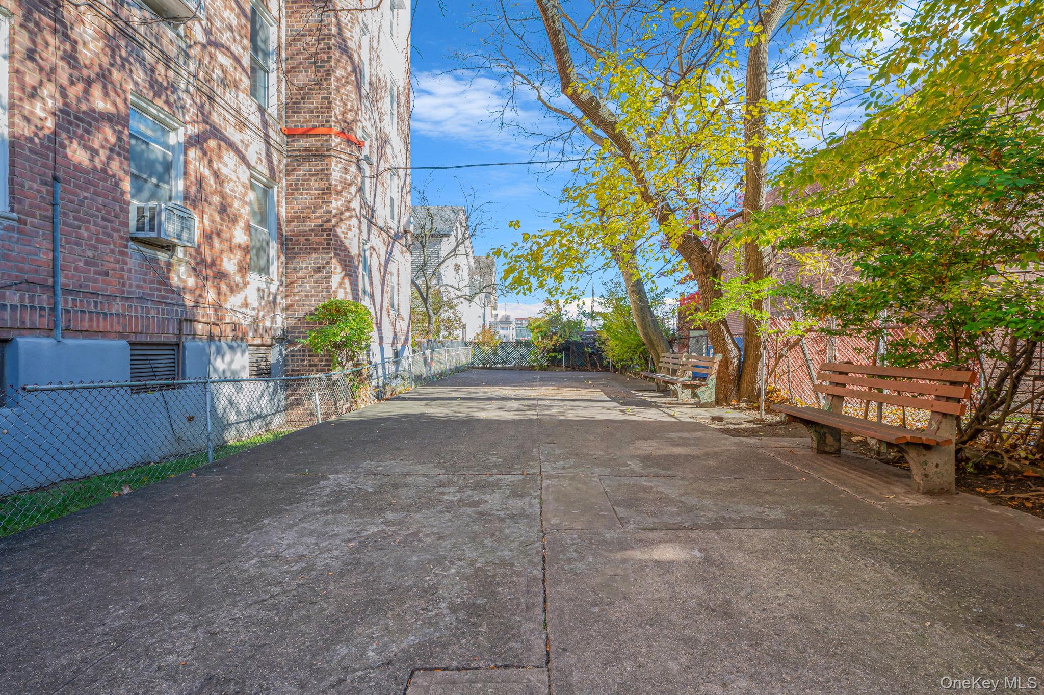 2552 E 7 Street, Unit 1H photo 4