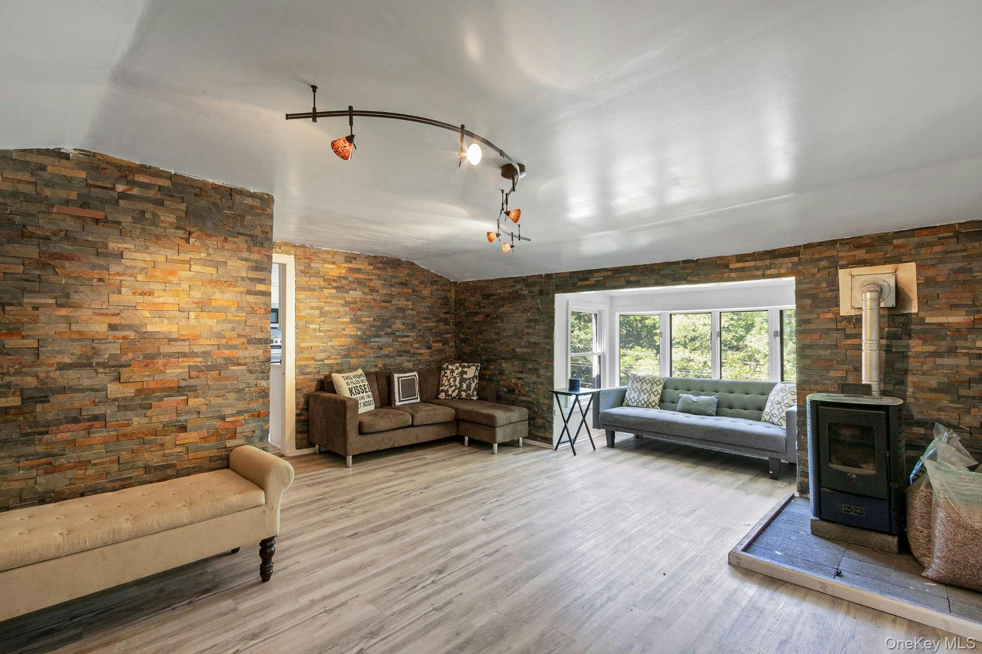 6 Woods Road – For Sale photo 10