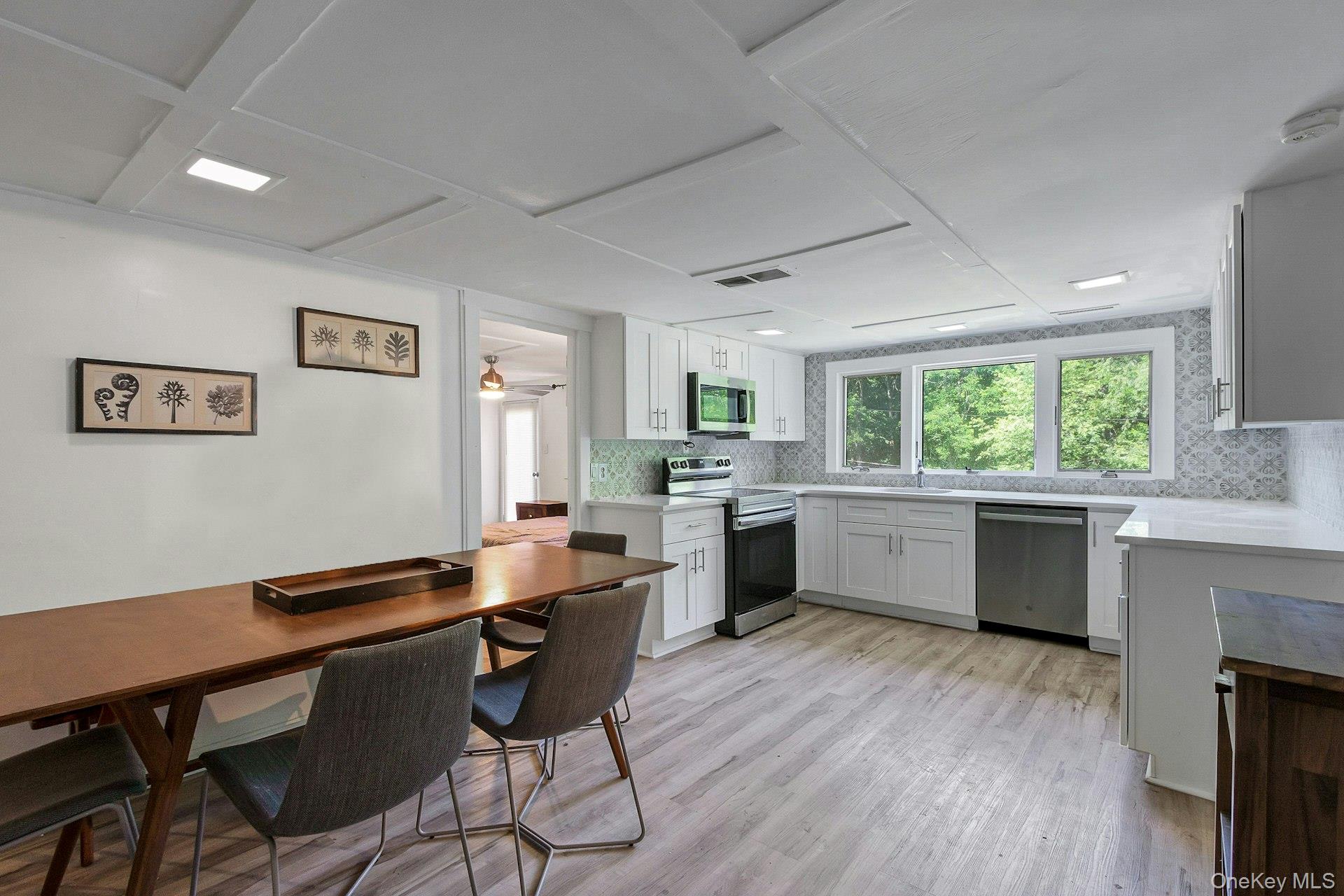 6 Woods Road – For Sale photo 8