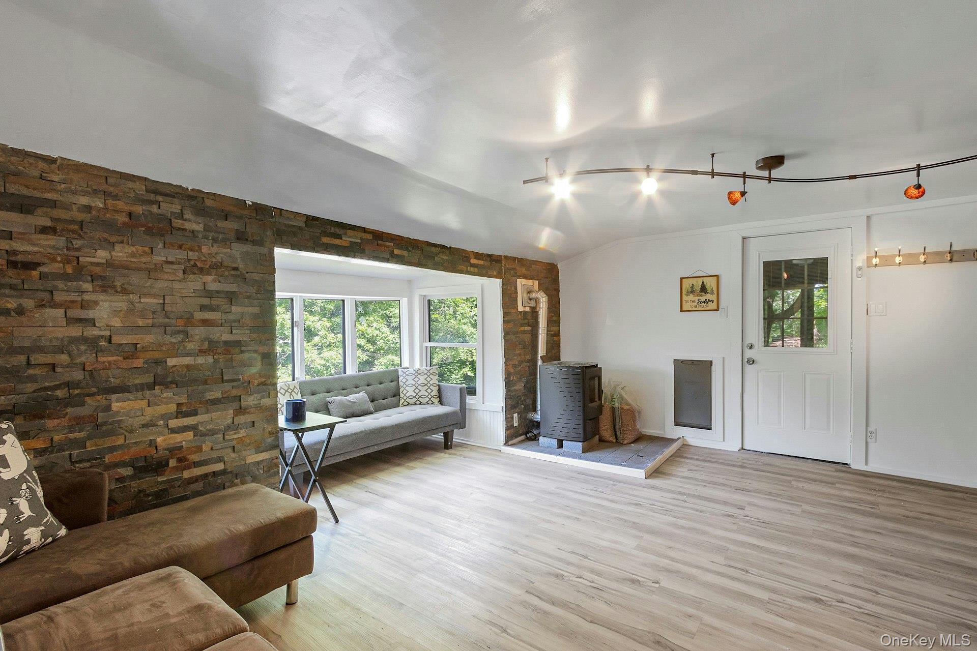 6 Woods Road – For Sale photo 11