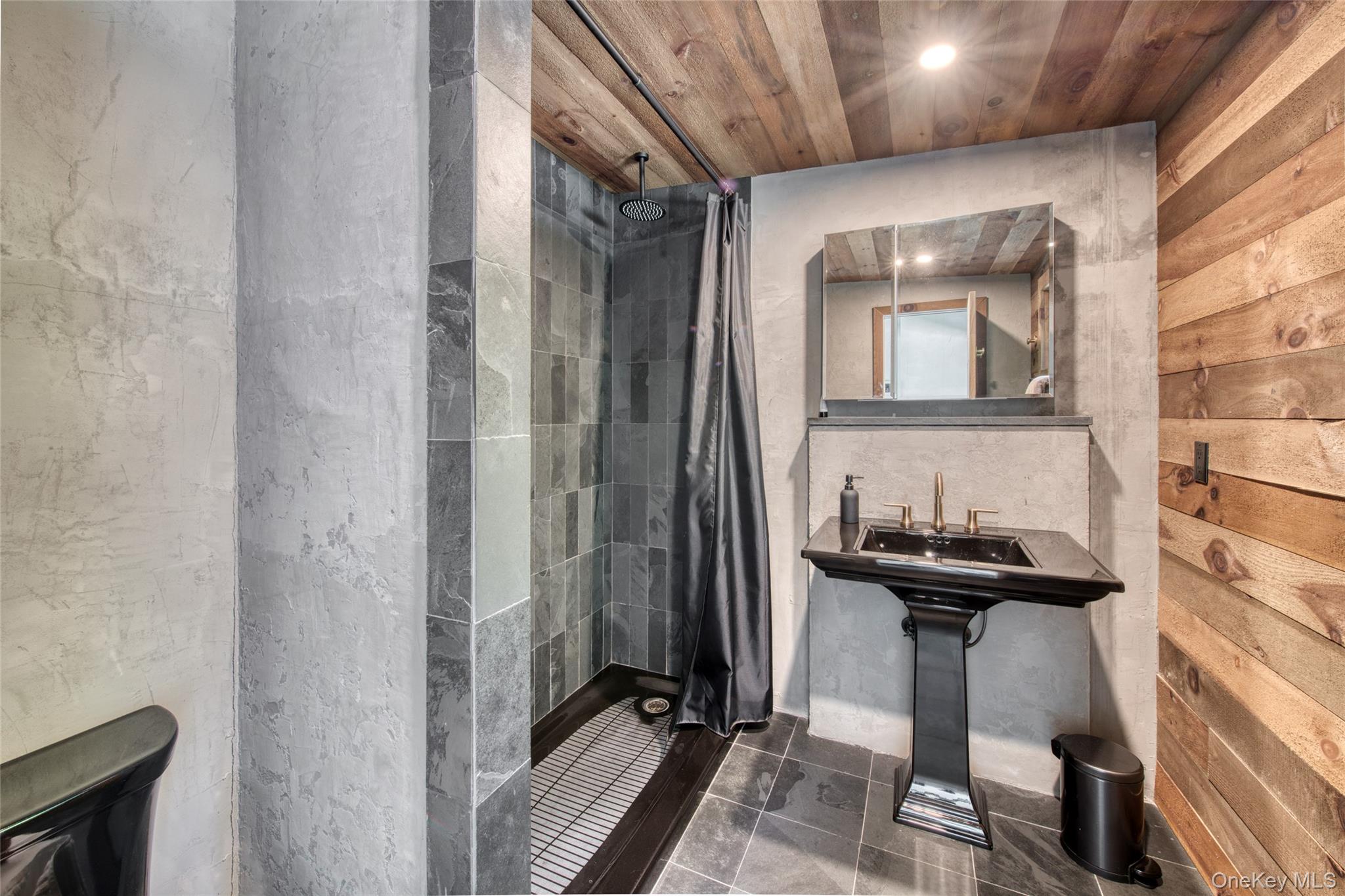 745 Golfview Court – For Rent photo 14