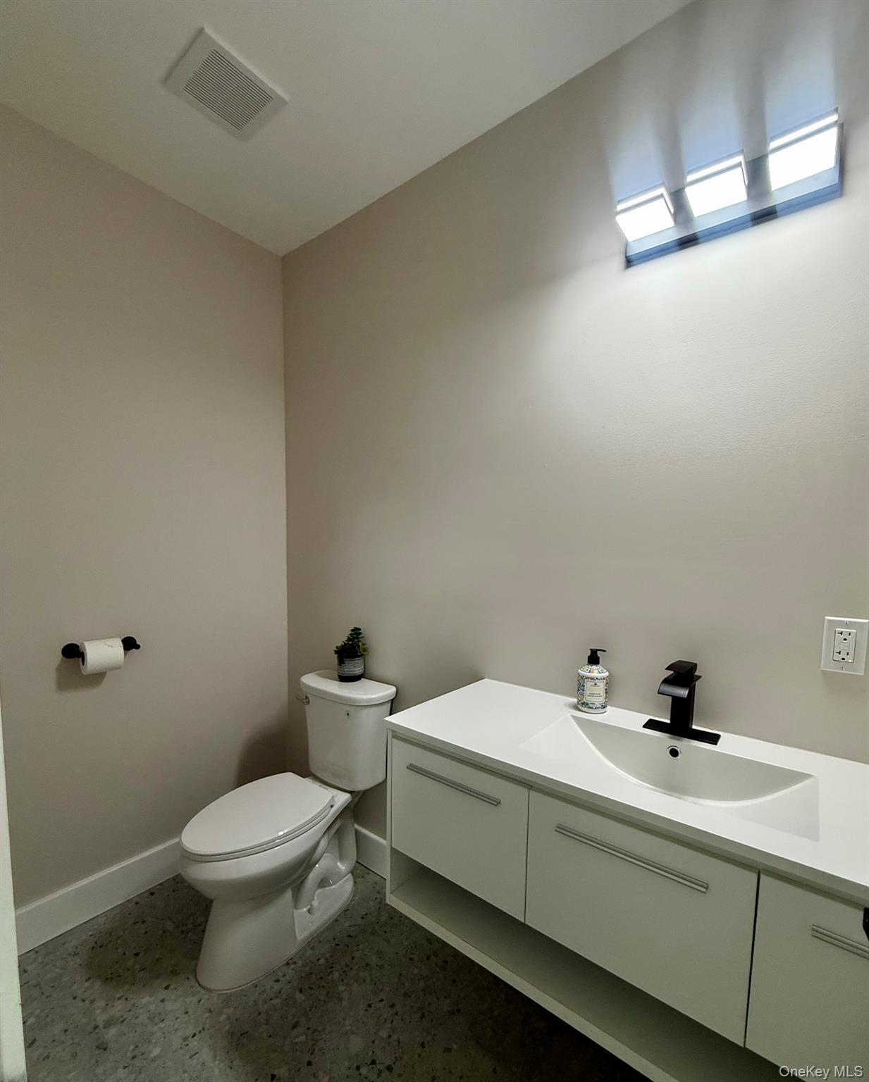 7 Frost Lane – For Sale photo 13