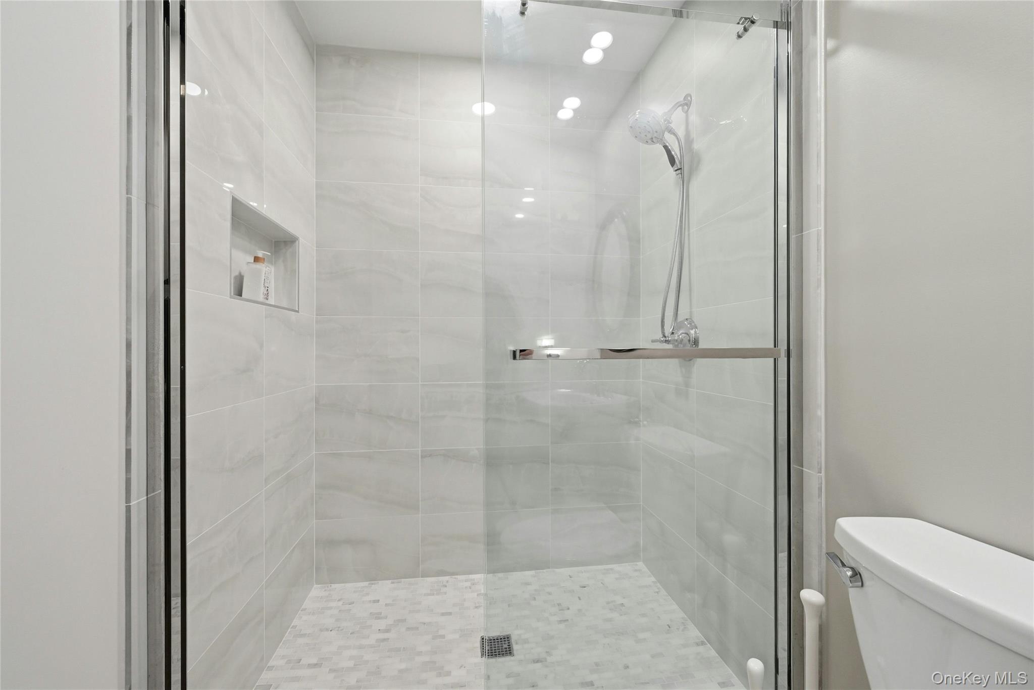875 Deerfoot Path – For Rent photo 7