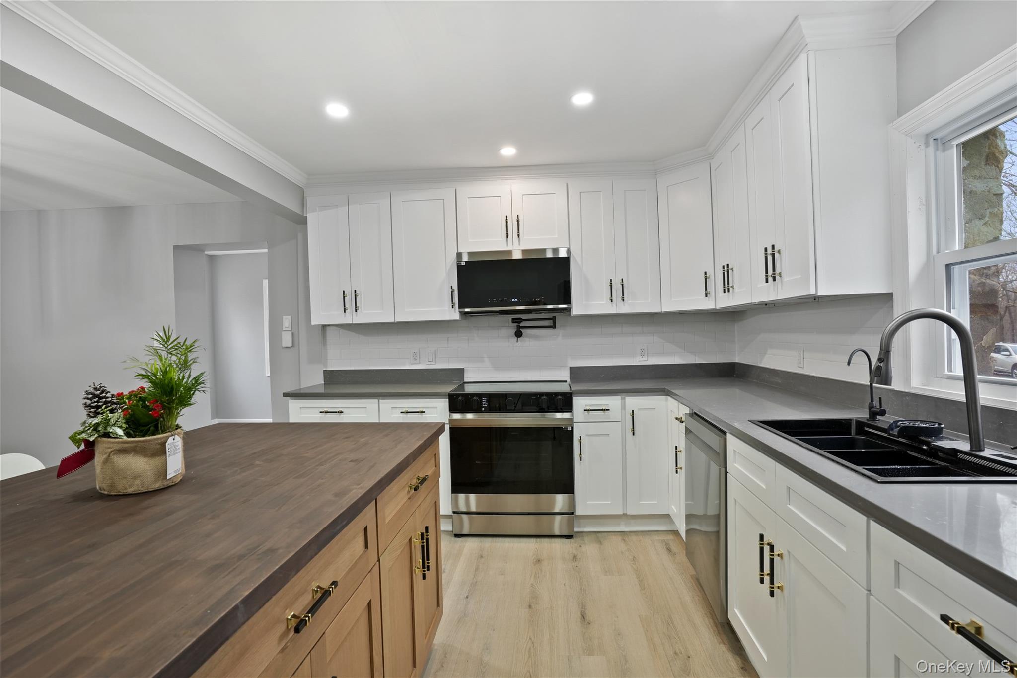 517 E Mountain Road N, Unit 515-517 photo 4