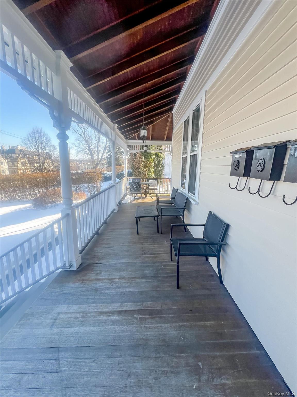 43 W Neck Road, Unit Apt 1 photo 2