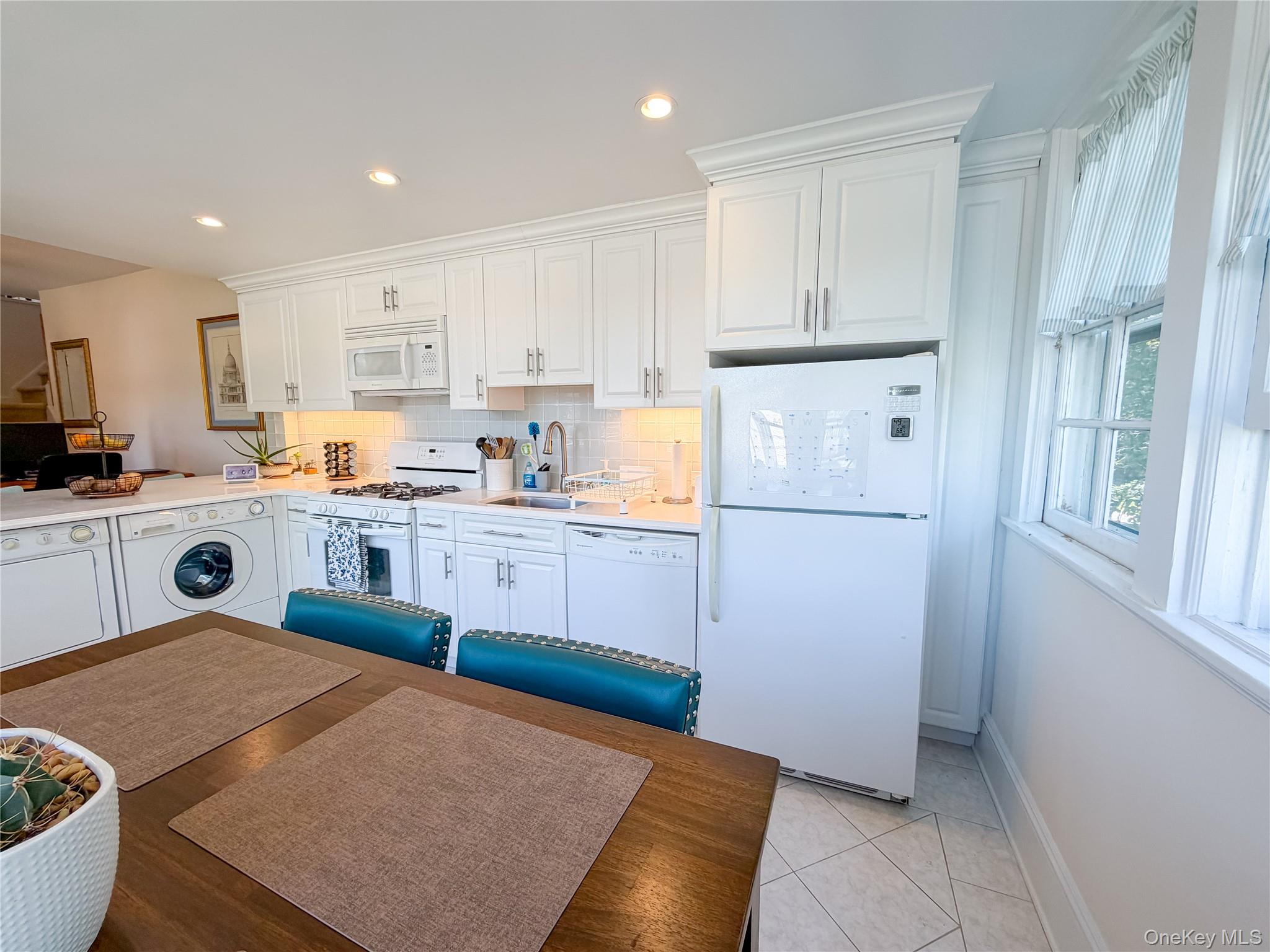 43 W Neck Road, Unit Apt 1 photo 7