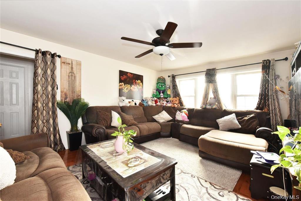 542 East Meadow Avenue – For Rent