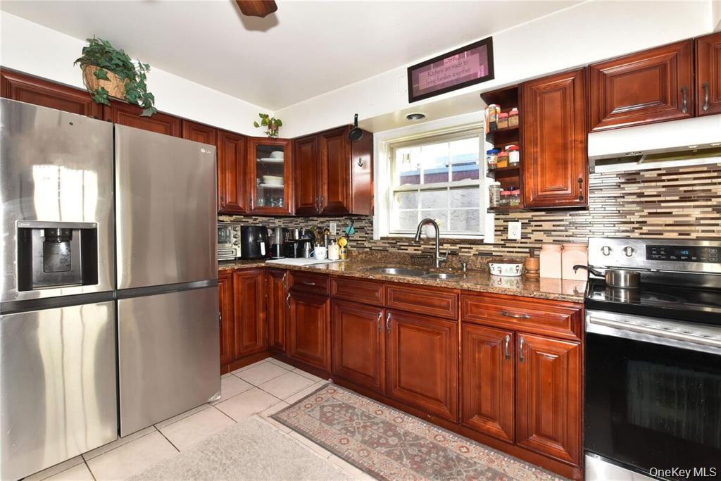 542 East Meadow Avenue – For Rent photo 5