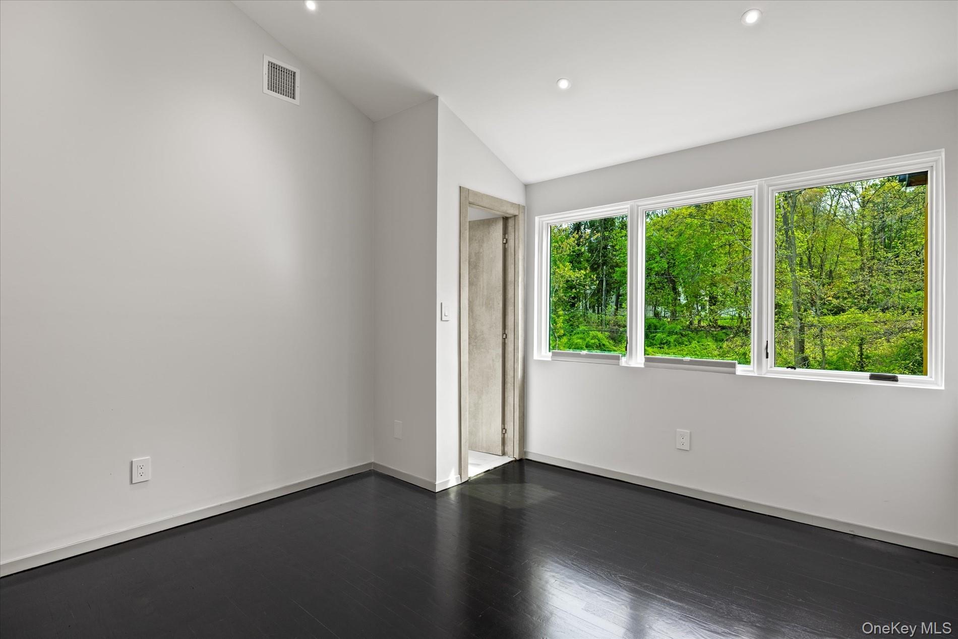 369 E Shore Road – For Sale photo 31