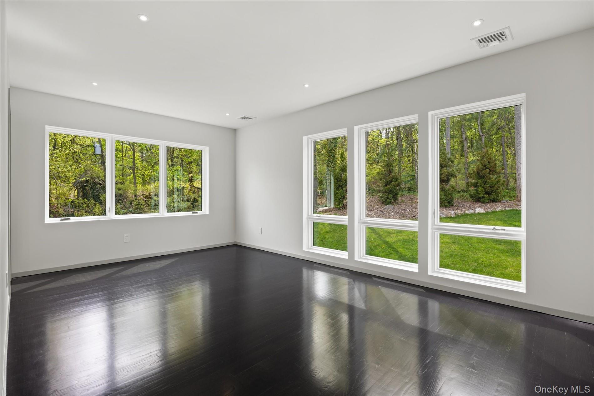369 E Shore Road – For Sale photo 33