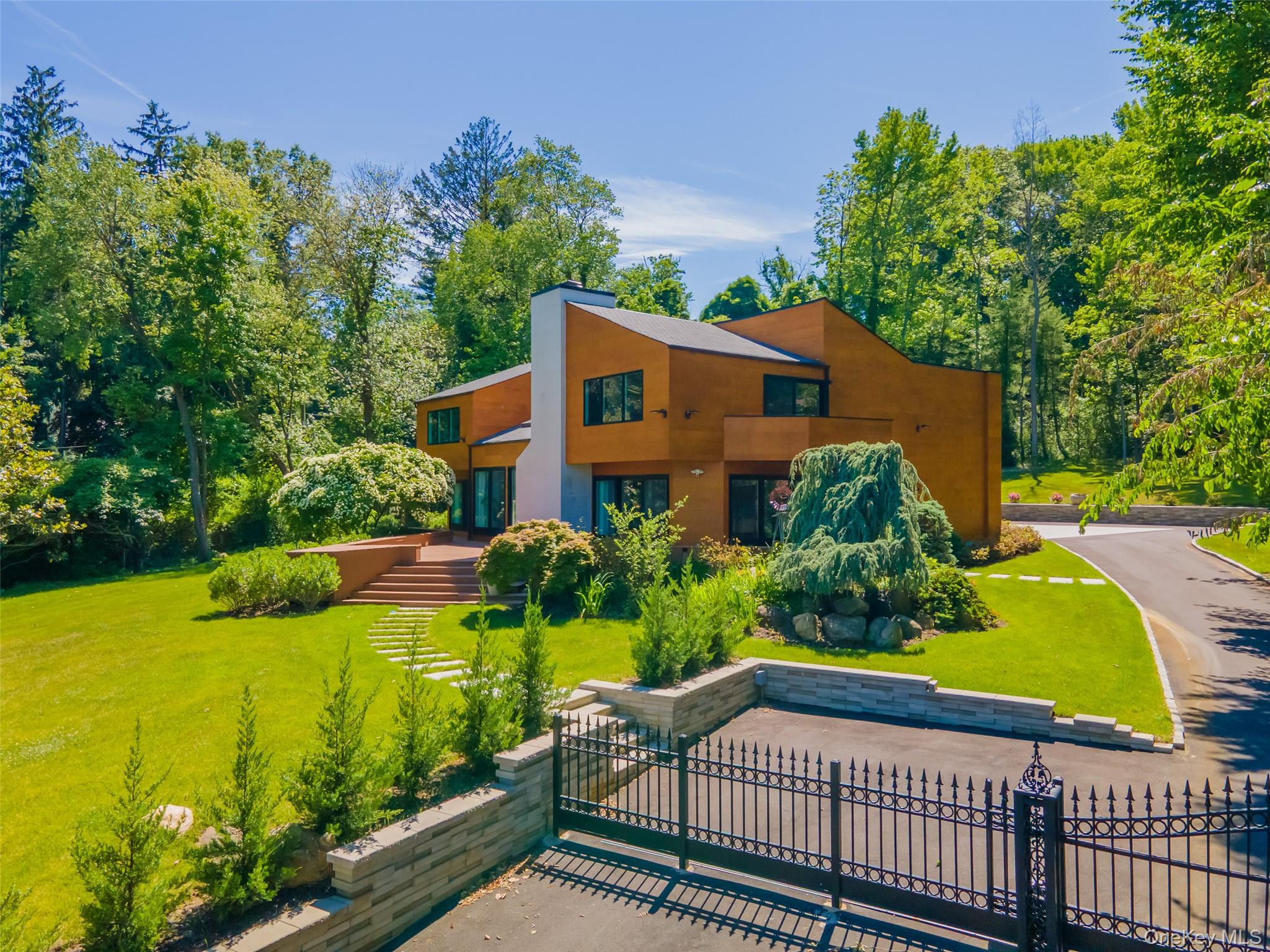 369 E Shore Road – For Sale photo 4