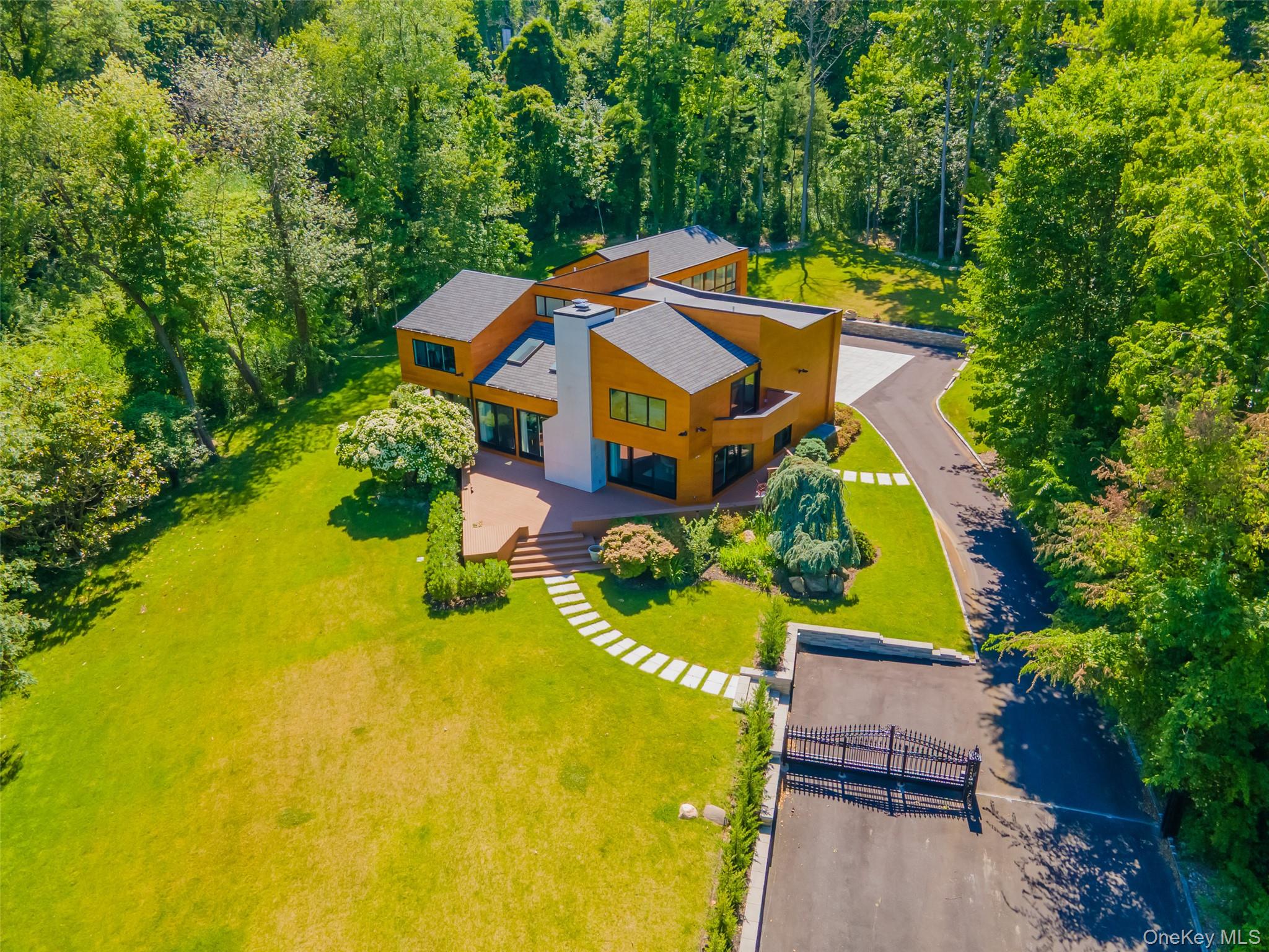 369 E Shore Road – For Sale photo 3