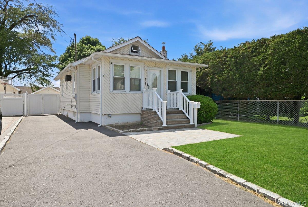 707 5th Street Street S – For Sale photo 2