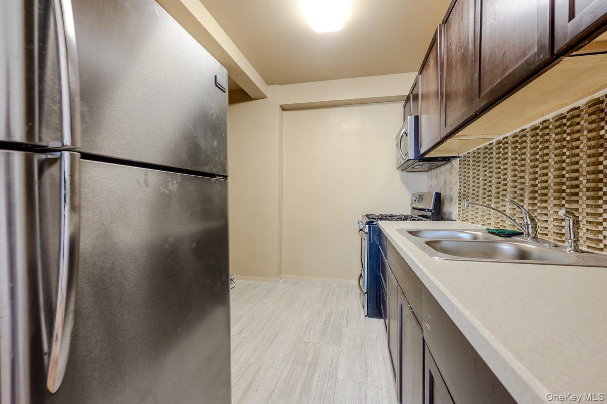 3 Fordham Hill Oval, Unit 5E photo 4
