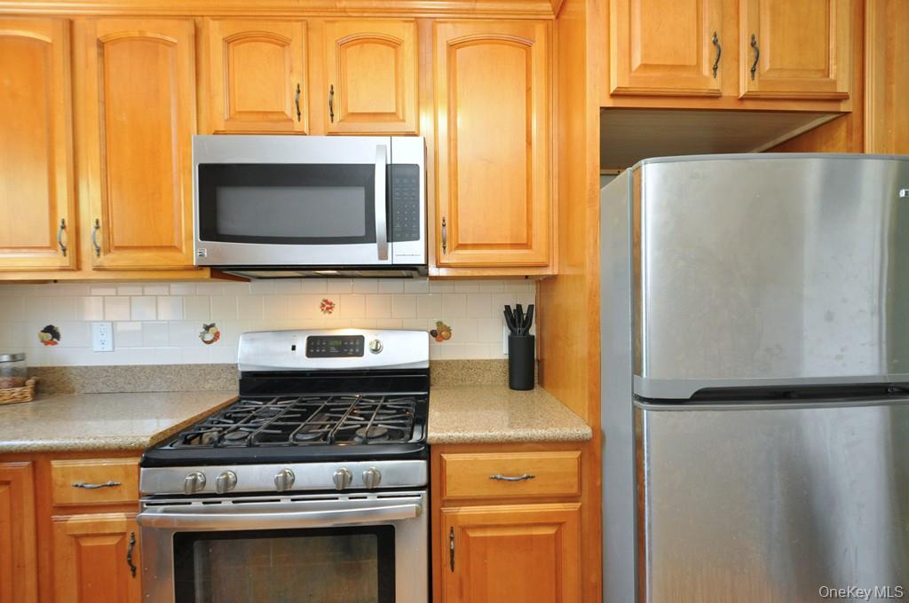 485 Webster Avenue, Unit B5 photo 11