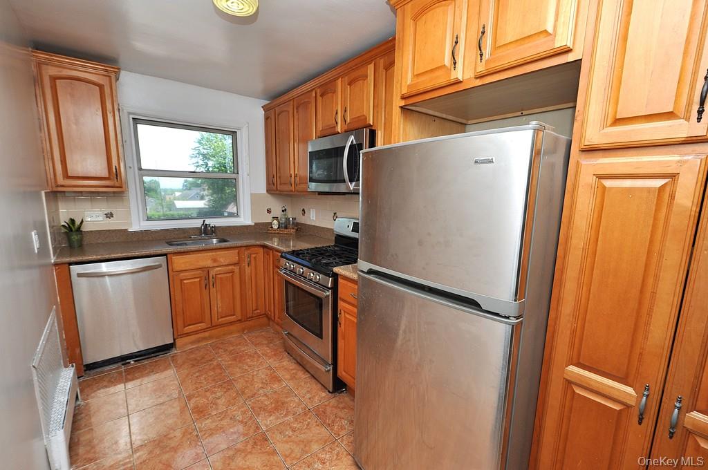 485 Webster Avenue, Unit B5 photo 7