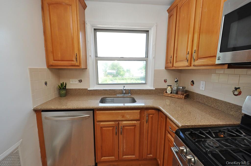 485 Webster Avenue, Unit B5 photo 10