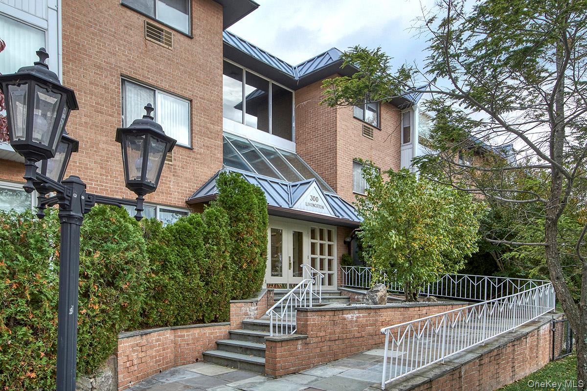 300 Livingston Avenue, Unit 2A