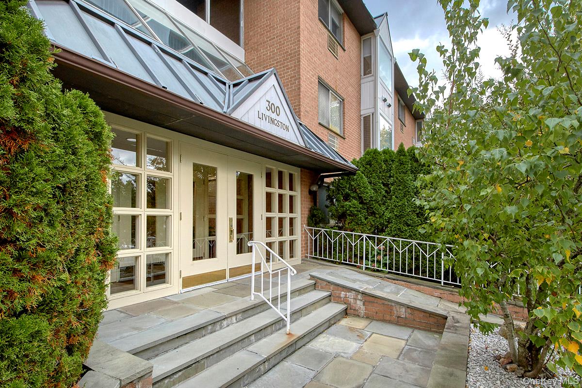 300 Livingston Avenue, Unit 2A photo 2