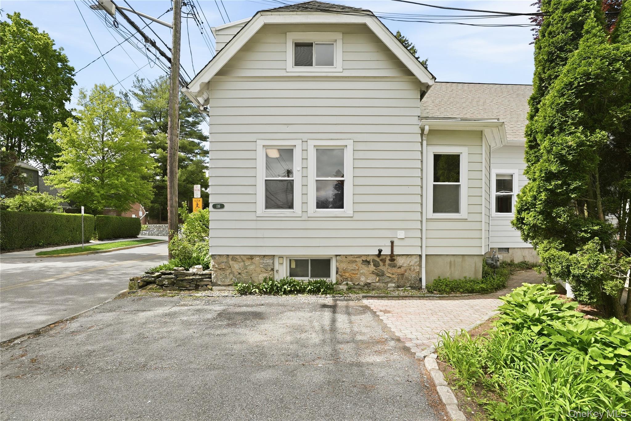 116 Carpenter Avenue – For Sale photo 3