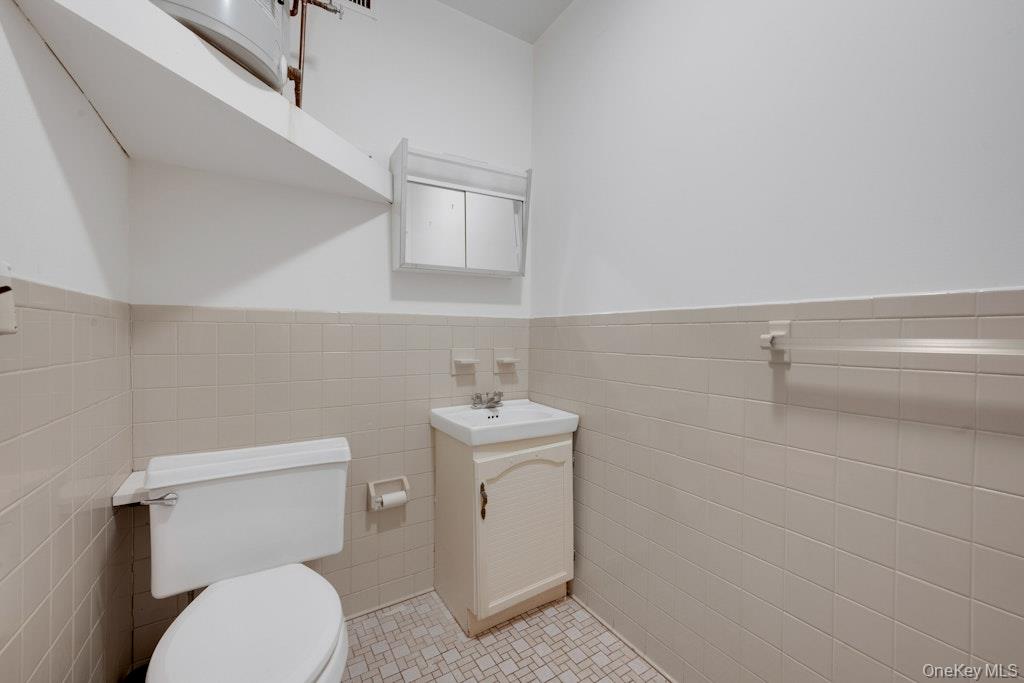 38 Beekman Avenue, Unit Ground Flo photo 13