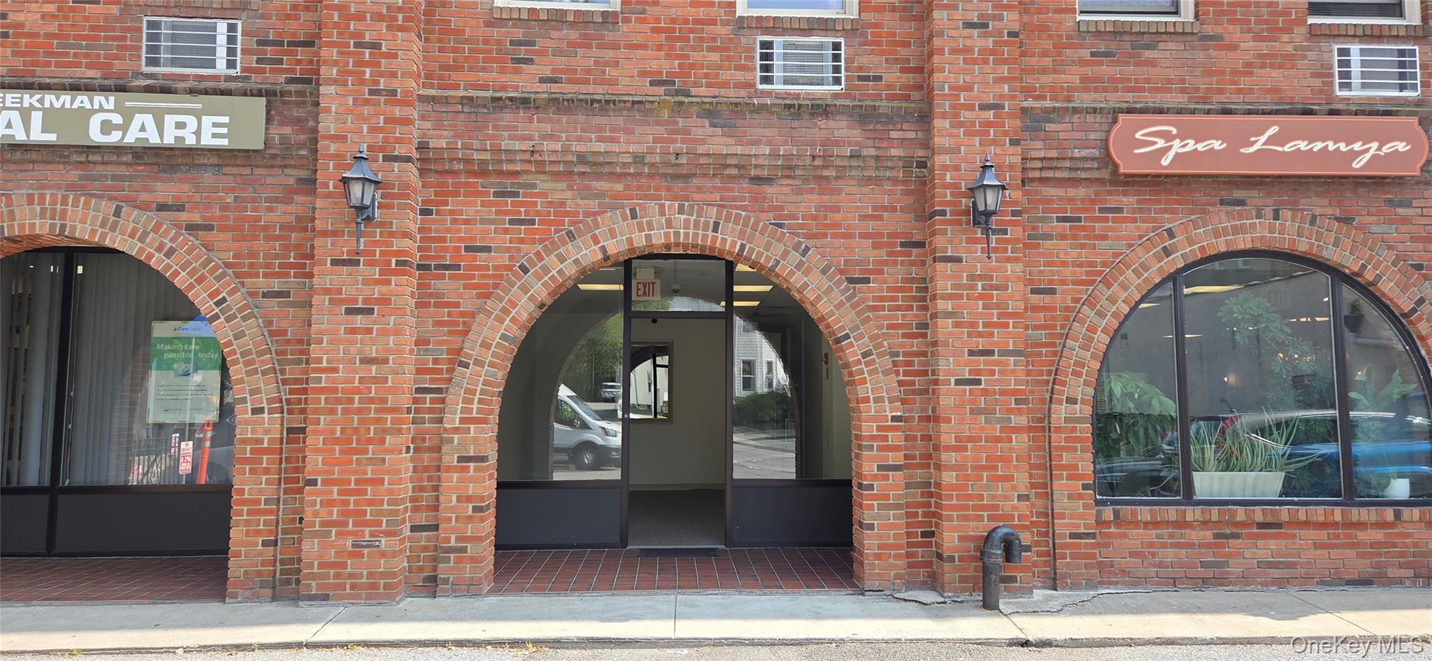 38 Beekman Avenue, Unit Ground Flo photo 4