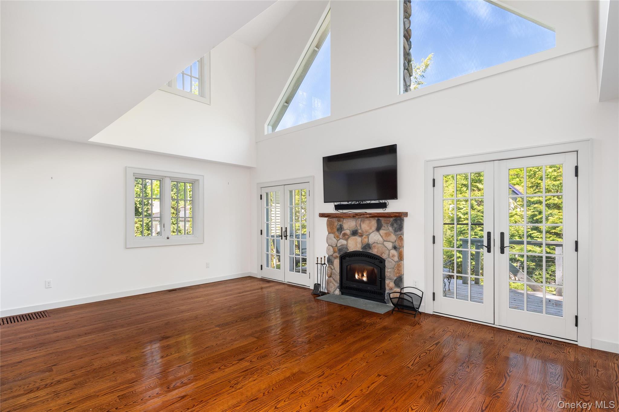 53 Cove Road – For Rent photo 11
