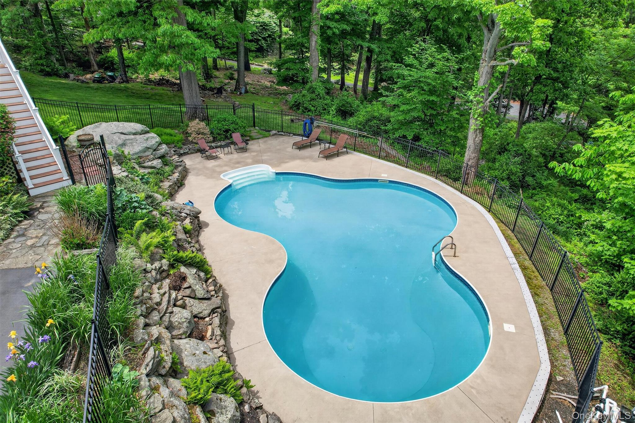 8 Mountain Brook Road – For Sale photo 3