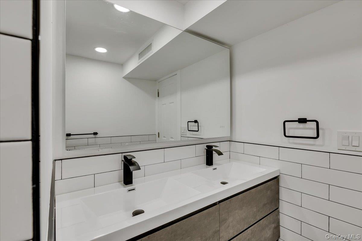 513 Canada Street – For Sale photo 40