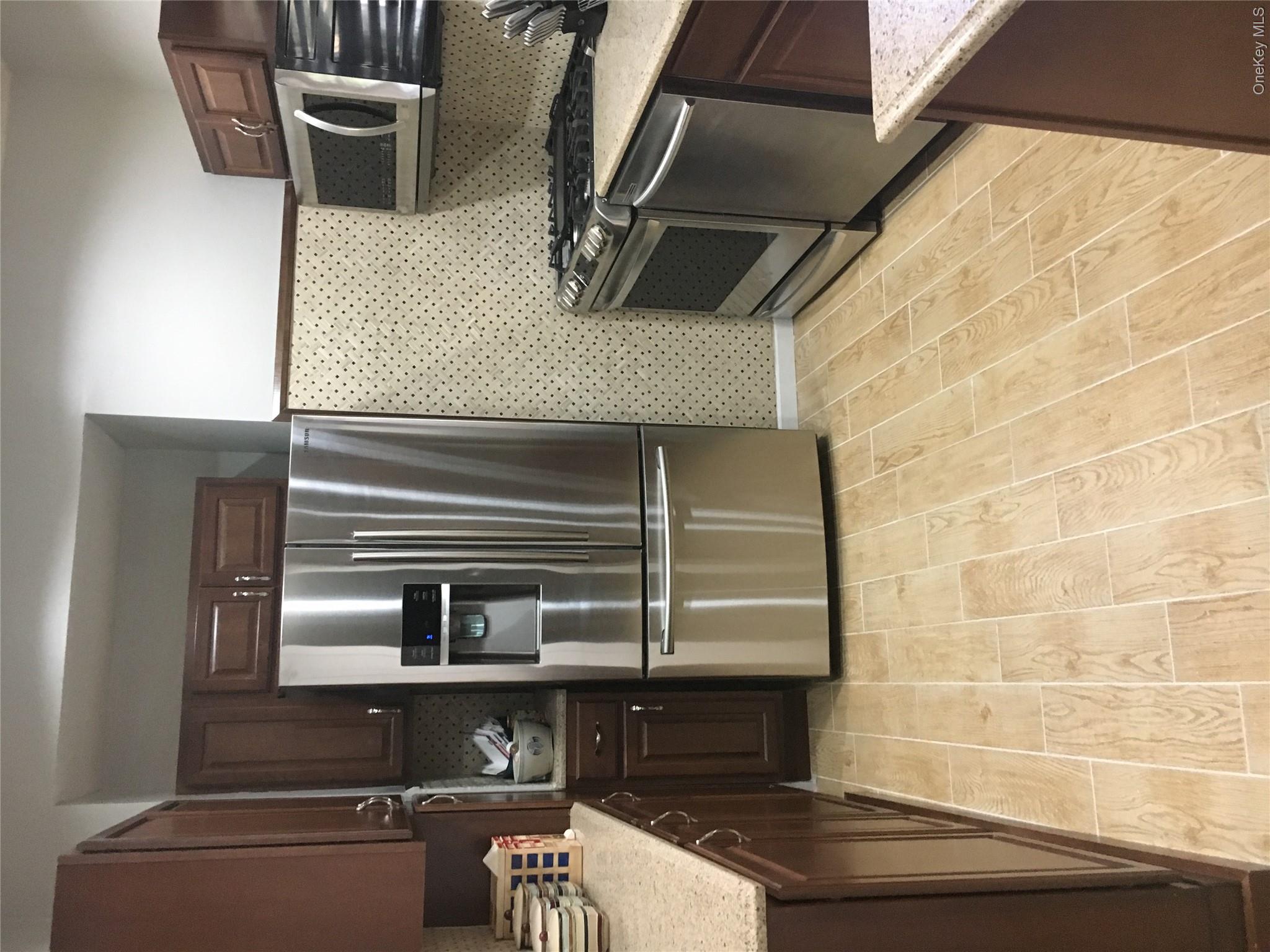 574 E 3rd Street, Unit 1 photo 6