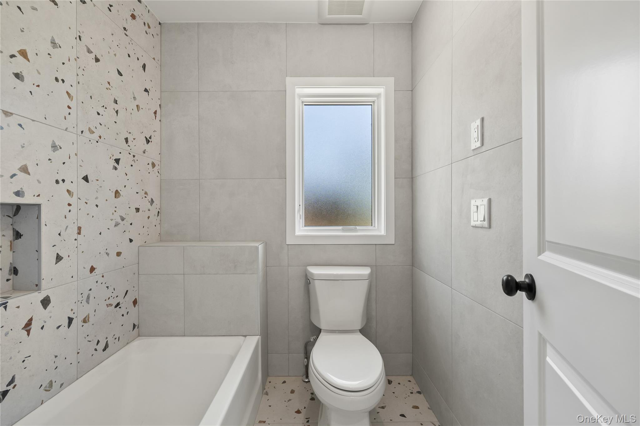 37 Ewing Avenue, Unit 202 photo 24