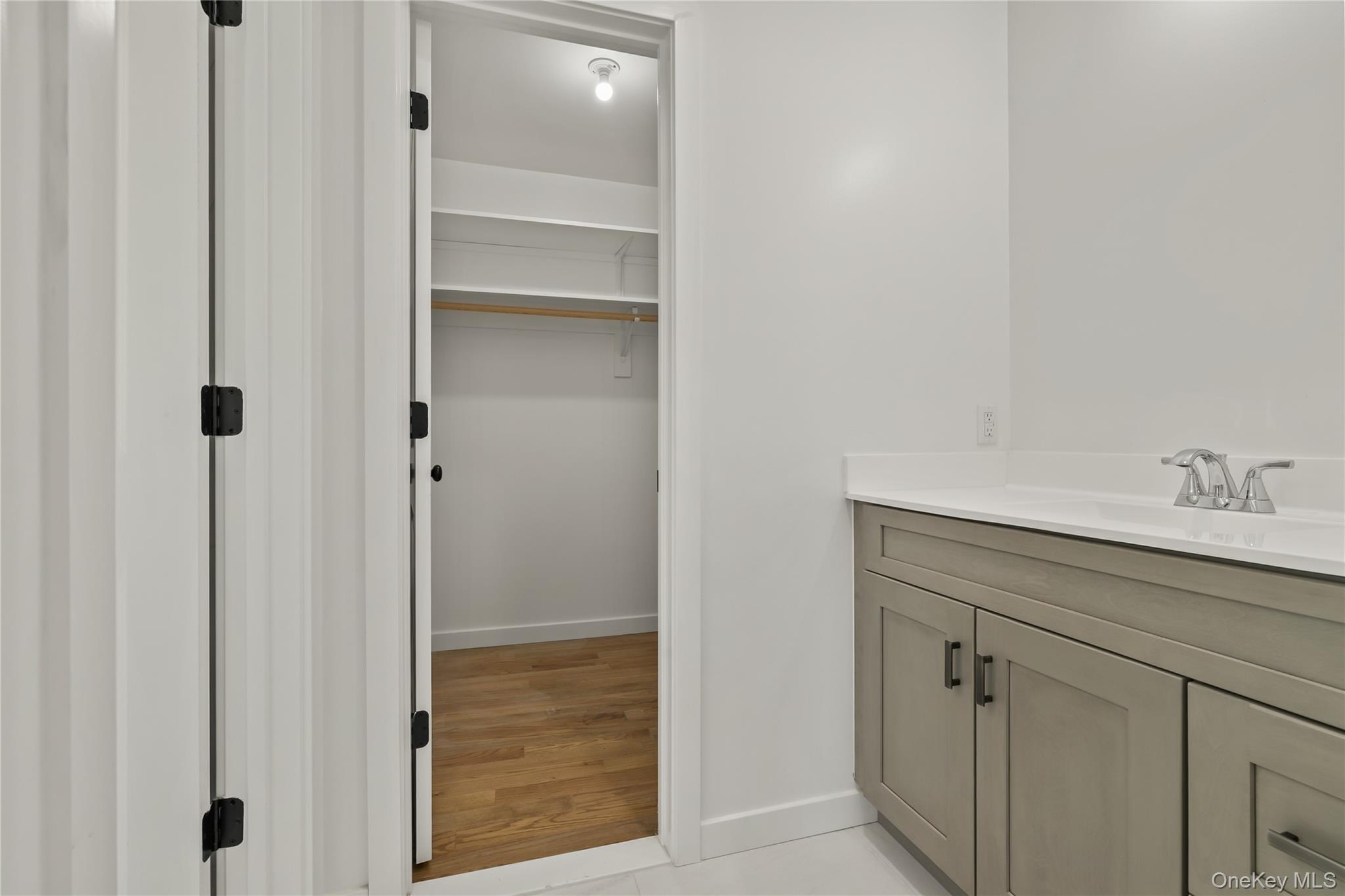 37 Ewing Avenue, Unit 202 photo 30