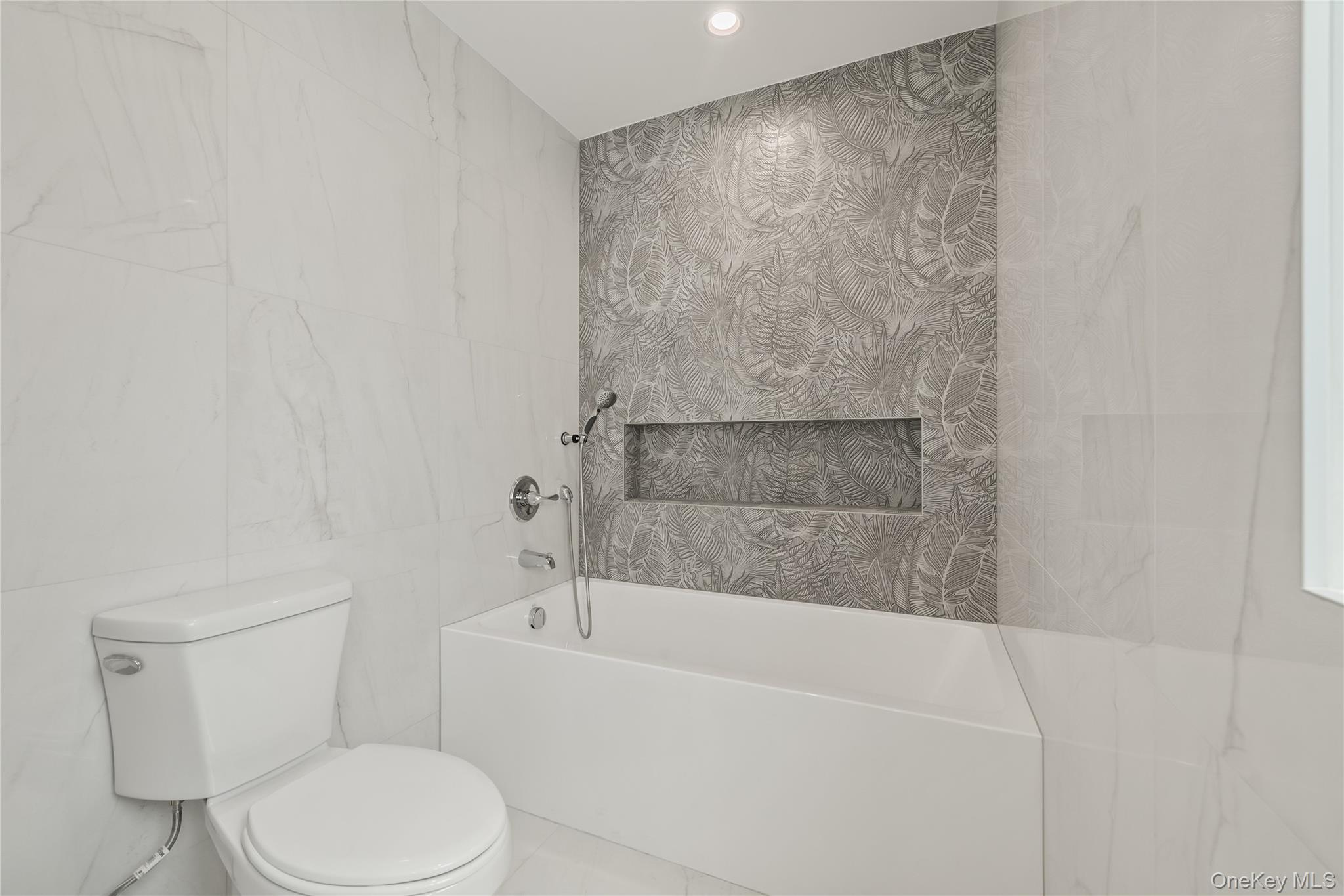 37 Ewing Avenue, Unit 202 photo 31