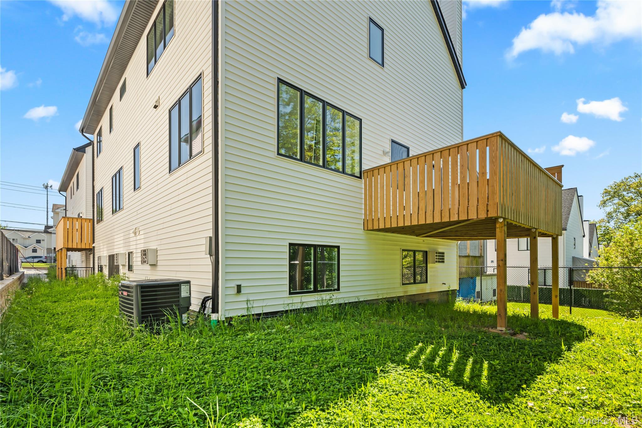 37 Ewing Avenue, Unit 202 photo 5