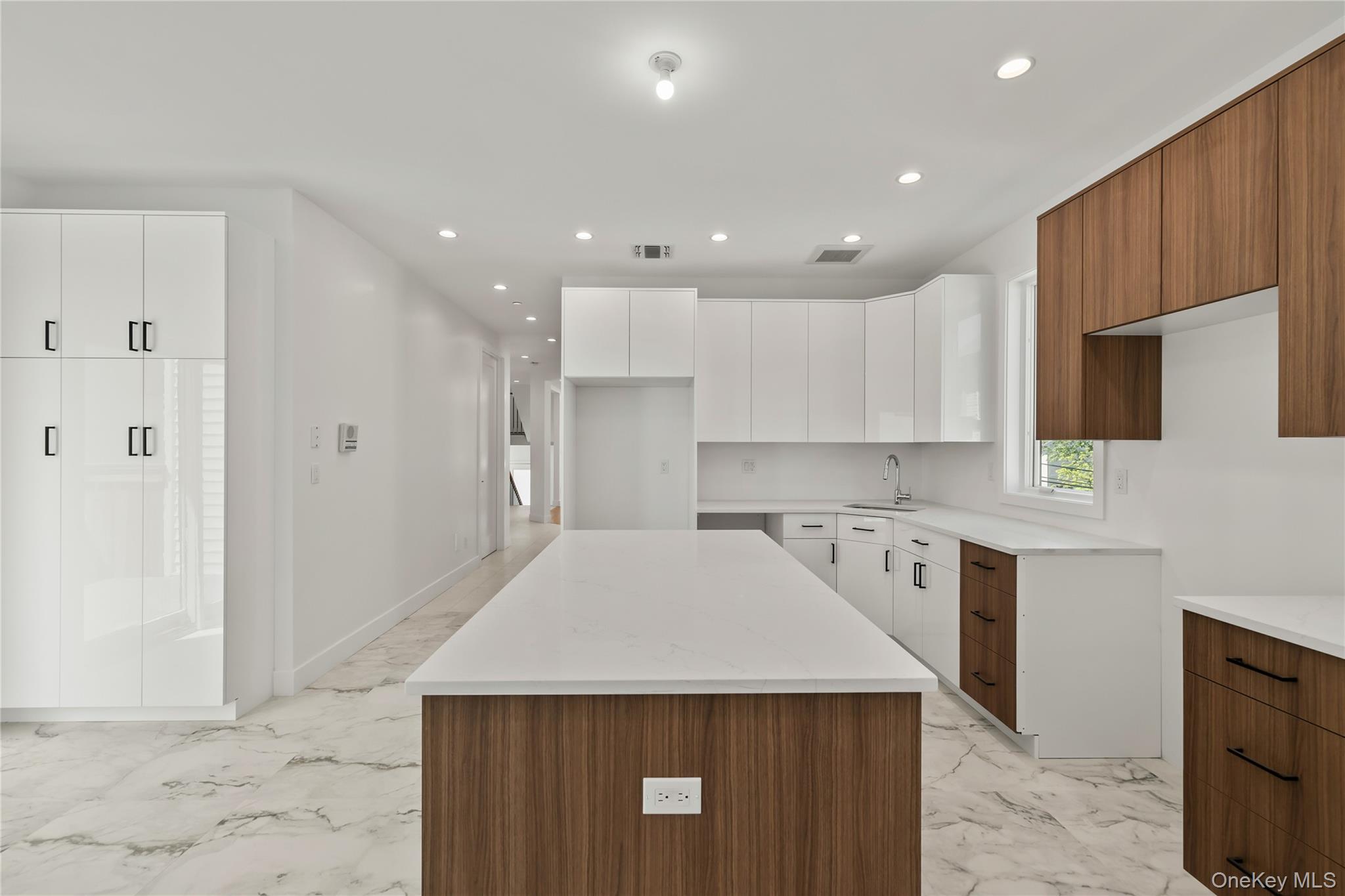 37 Ewing Avenue, Unit 202 photo 14