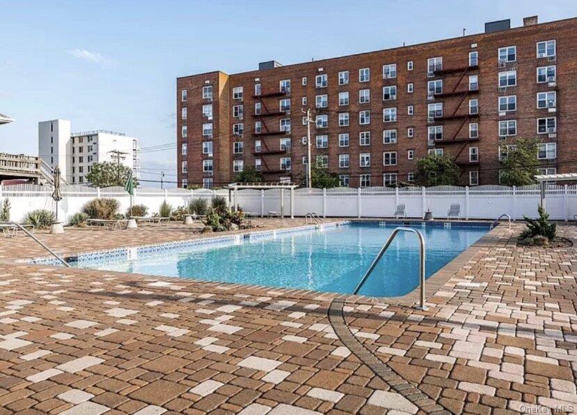 210 E Broadway, Unit 6J photo 5