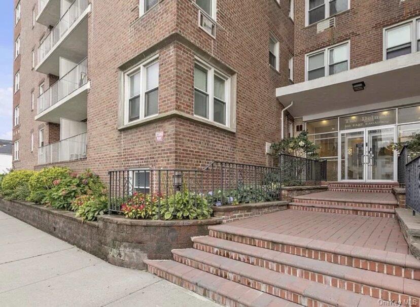 210 E Broadway, Unit 6J