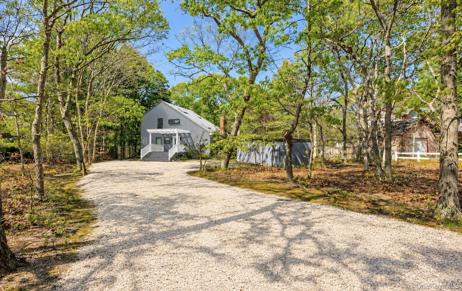 37 Blue Jay Way – For Sale photo 4
