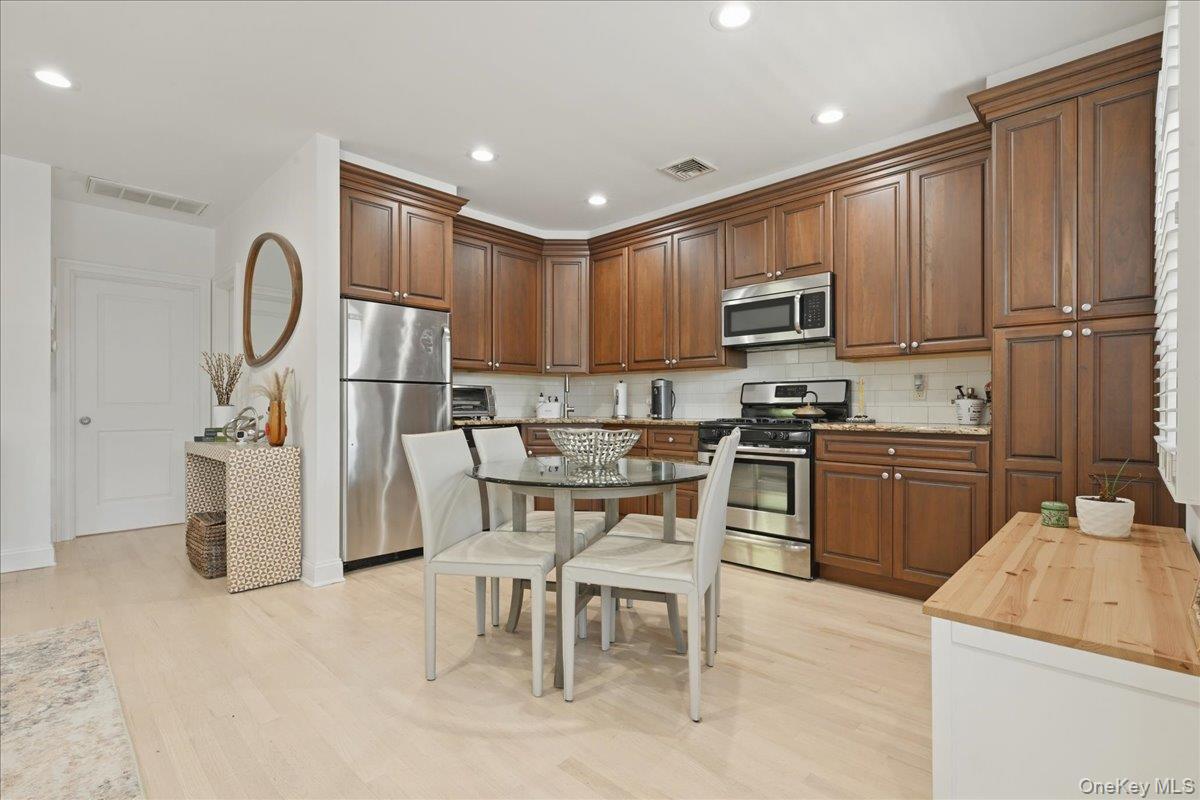 18 Clark Street – For Sale photo 9