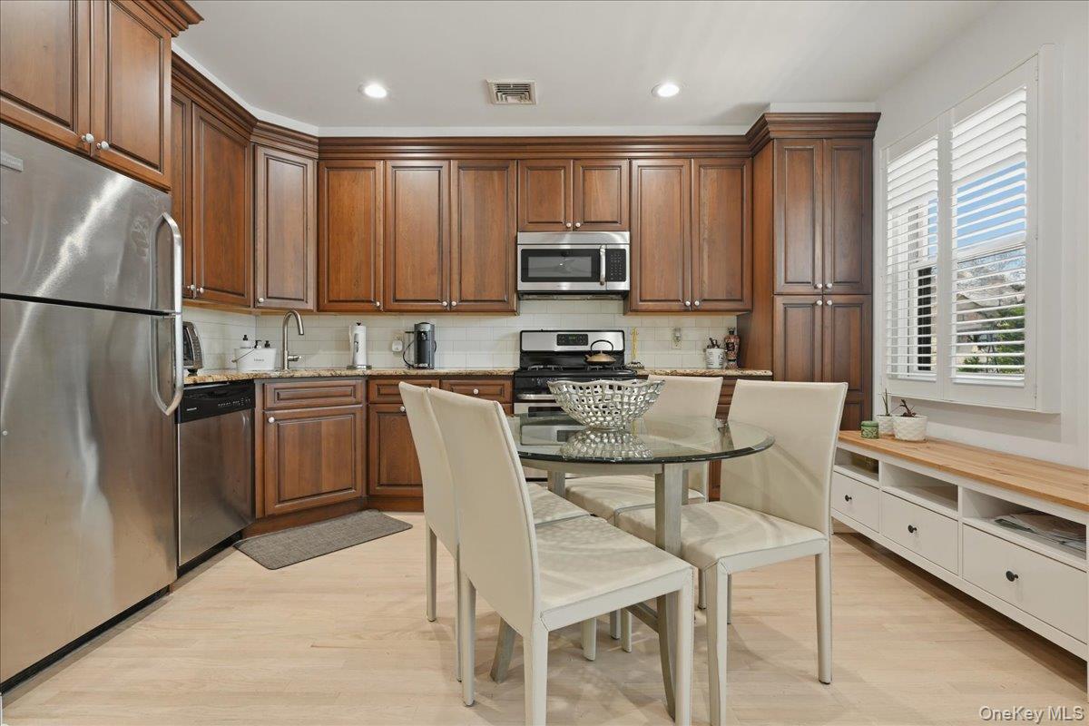 18 Clark Street – For Sale photo 12