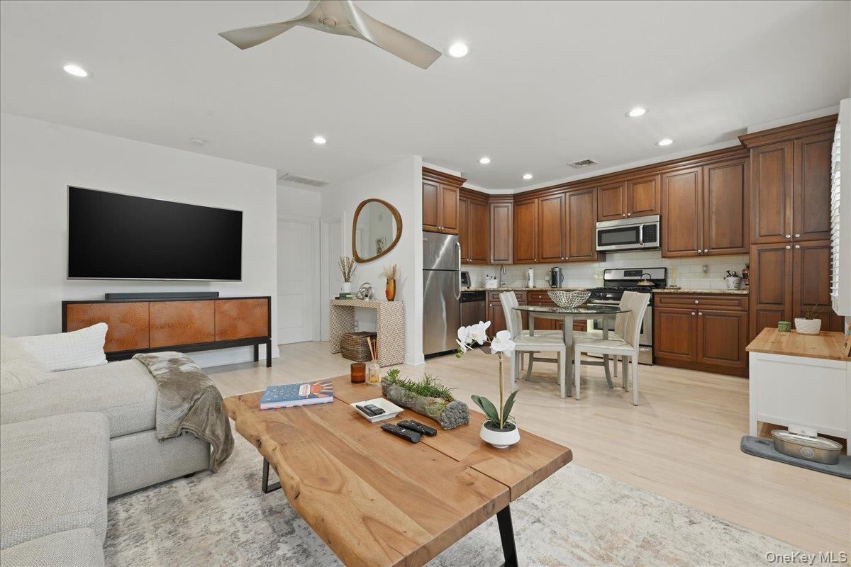 18 Clark Street – For Sale photo 14