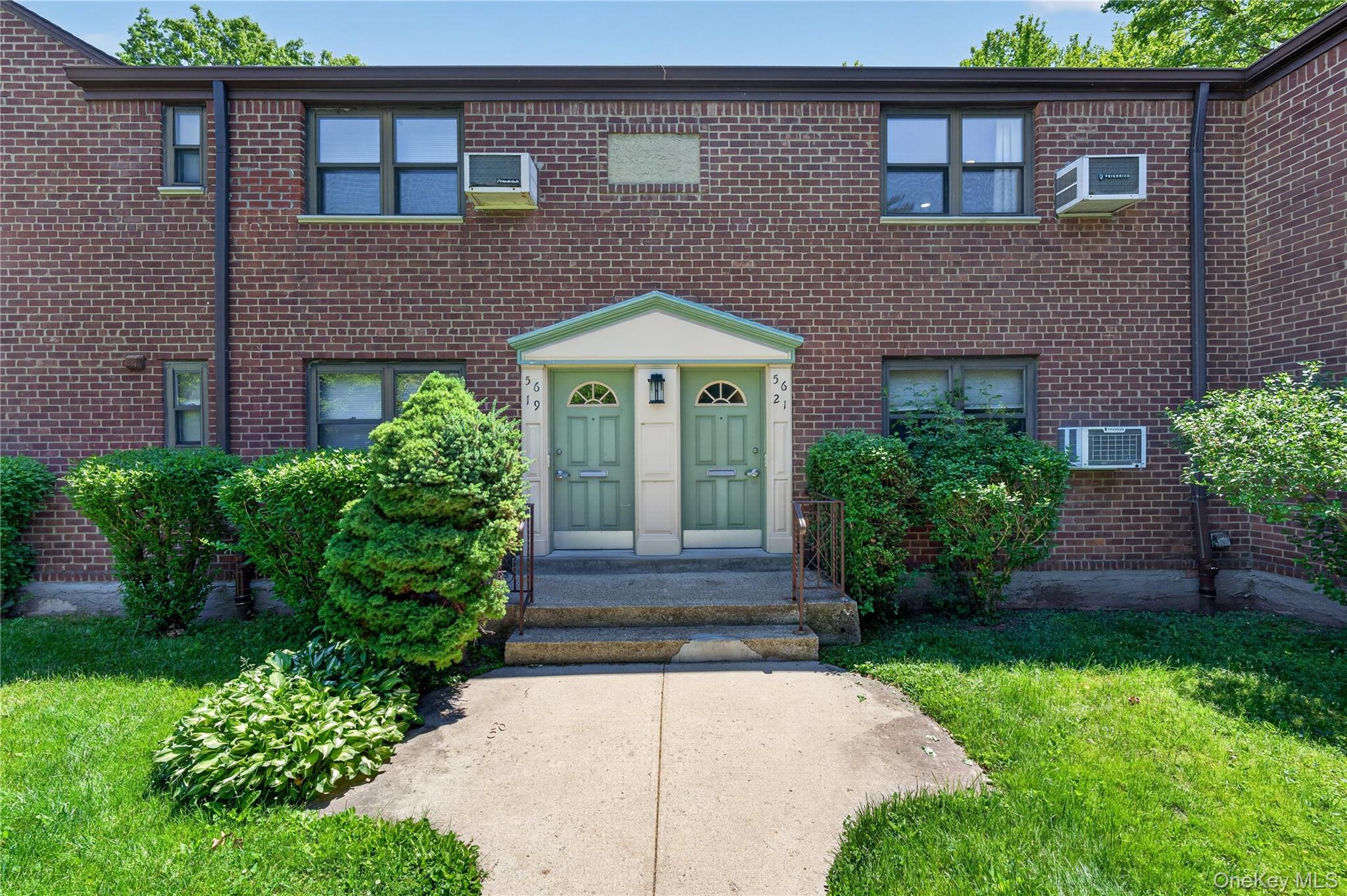 56-21 Douglastion Parkway, Unit Upper photo 2